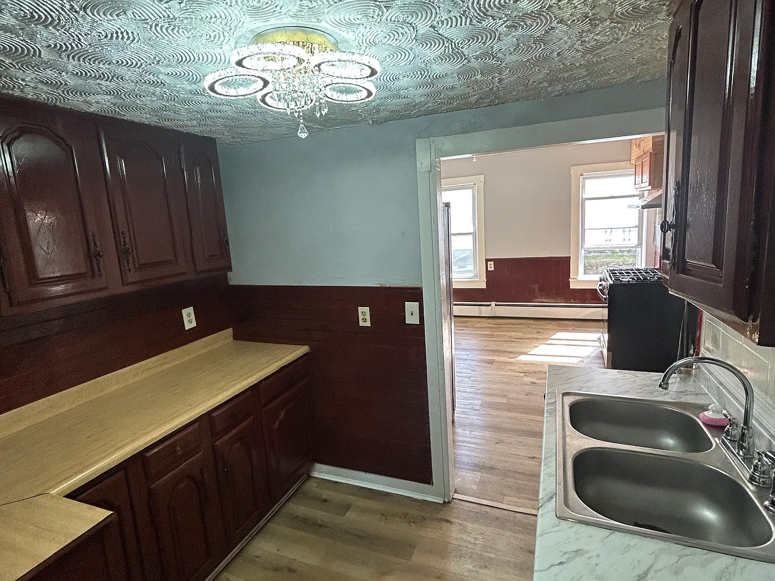 3 bed, 1300 sqft, $2,500 — Photo 2
