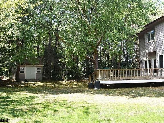 5th image of 10 White Pine Ln