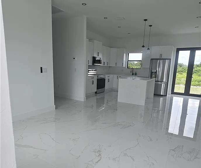 515 Croydon Ave S — Photo 3