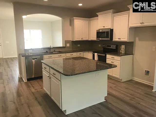 1403 Tamarind Ln — Photo 8