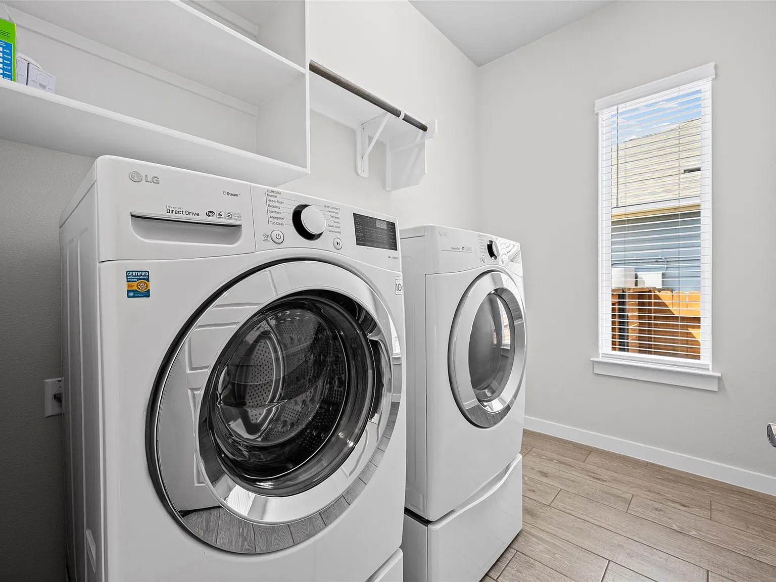 3 bed, 2.0 bath, 2173 sqft, $3,000 — Photo 4
