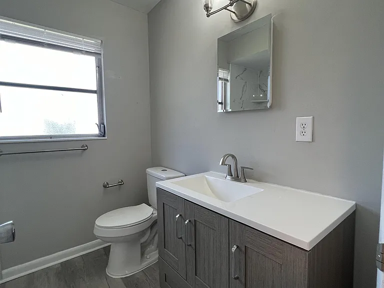1920 W Lakeview Blvd #1 — Photo 6