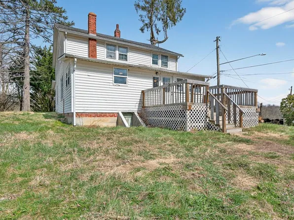 239 E Glade St, Glade Spring, VA 24340