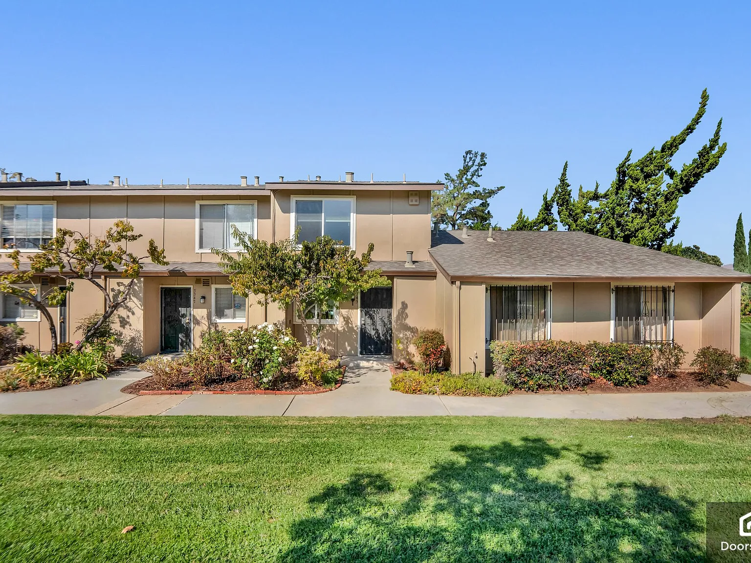 2 bed, 1.5 bath, 988 sqft, $3,400 — Photo 1