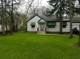 904 Greenwood Rd, Glenview, IL 60025