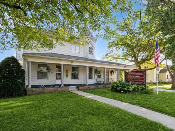 306 W State St, Williamsburg, IA 52361