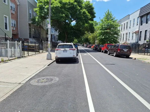 1090 Hancock Street image 4 of 4