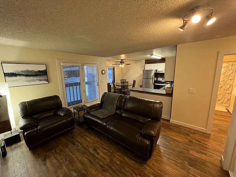 626 Ouida Way — Photo 2