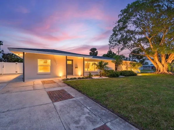 4899 Venetian Pl NE, Saint Petersburg, FL 33703