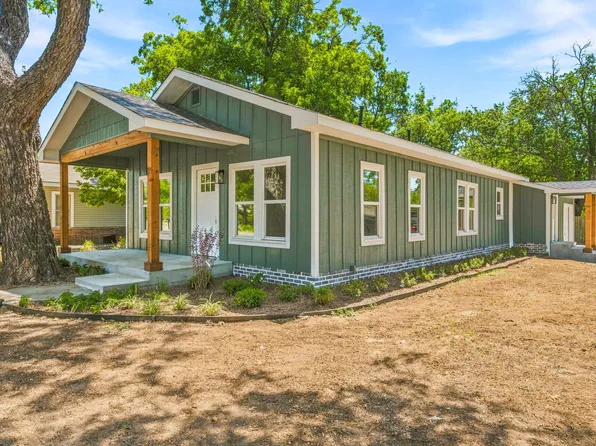 910 3rd St, Graham, TX 76450