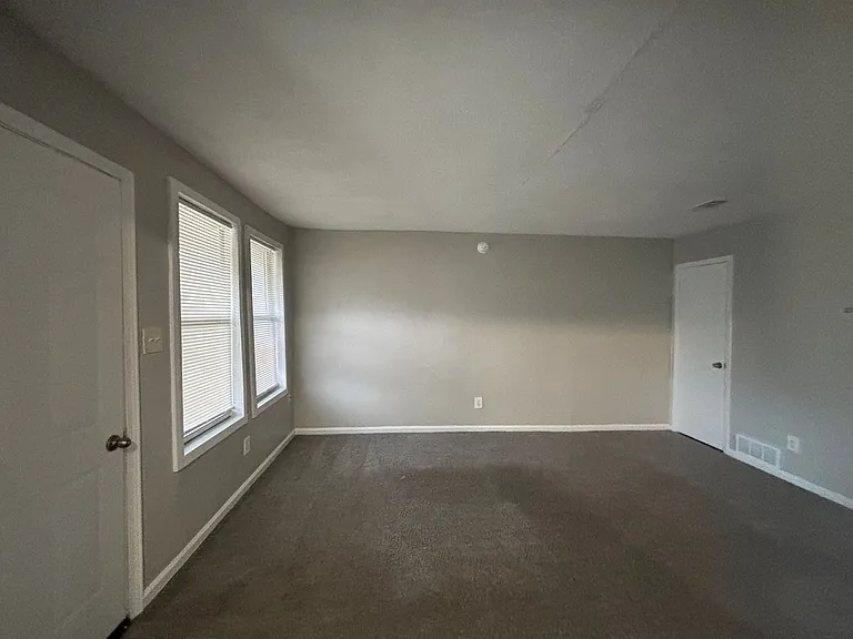 1423 Todds Creek Cv — Photo 12