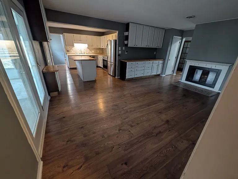2113 W Christy Ln — Photo 6
