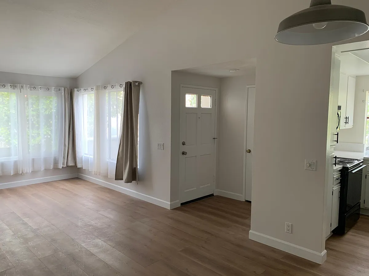 Building Photo - 111 Stanford Ct #111