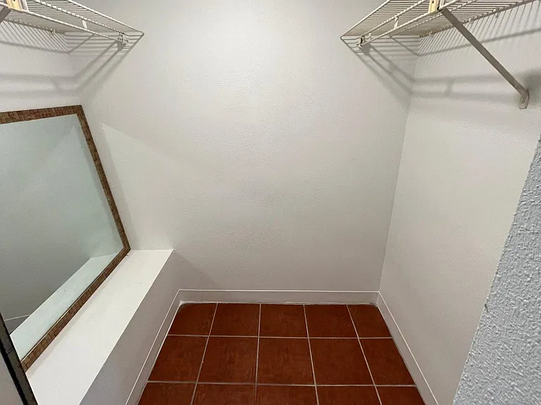 4914 W Gandy Blvd #F103 — Photo 8