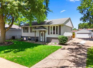 1352 Georgeanne Dr, Pekin, IL 61554