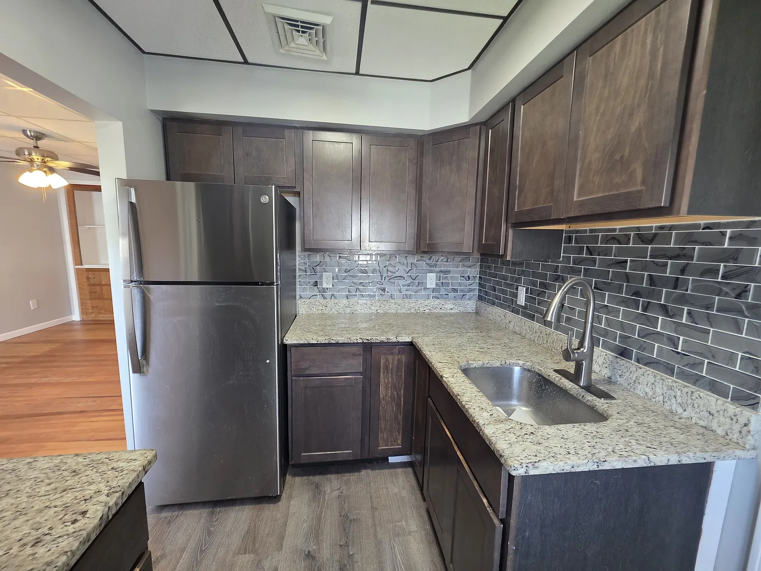 3 bed, 925 sqft, $1,800 — Photo 1