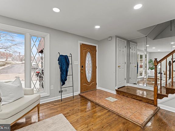 5th image of 853 Lenton Ave