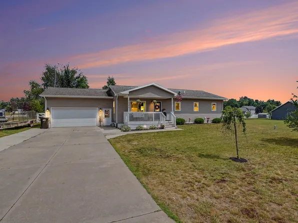 18986 Serenity Dr, Big Rapids, MI 49307