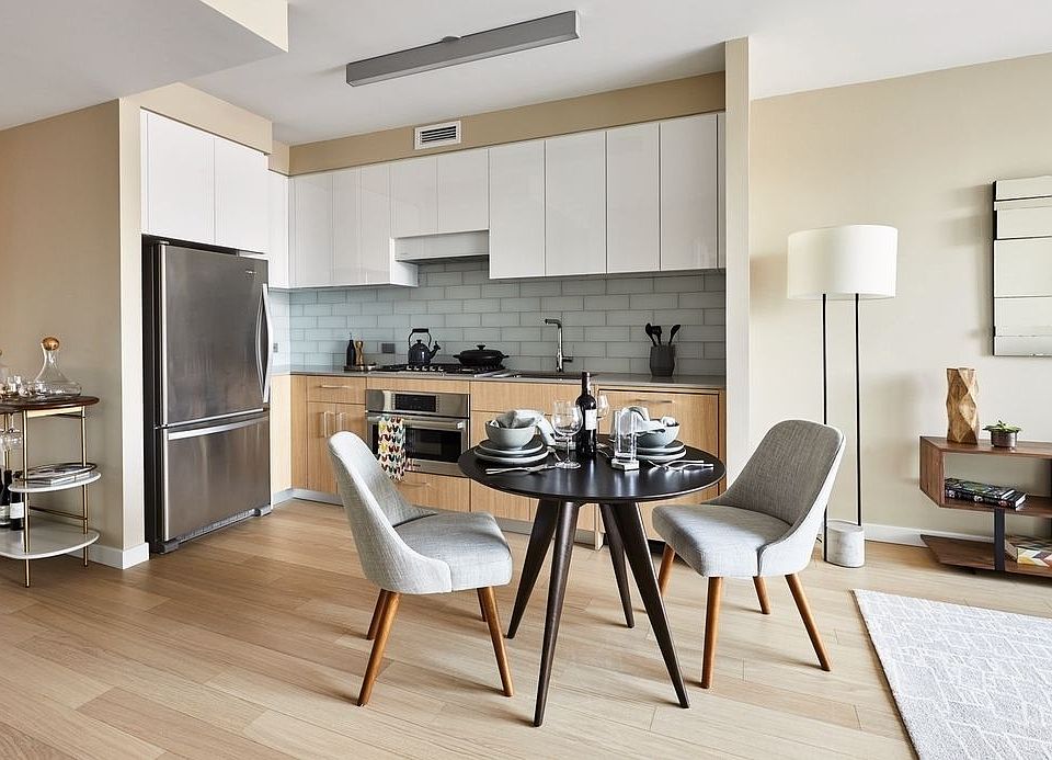 1st image of 10 Halletts Pt APT 724