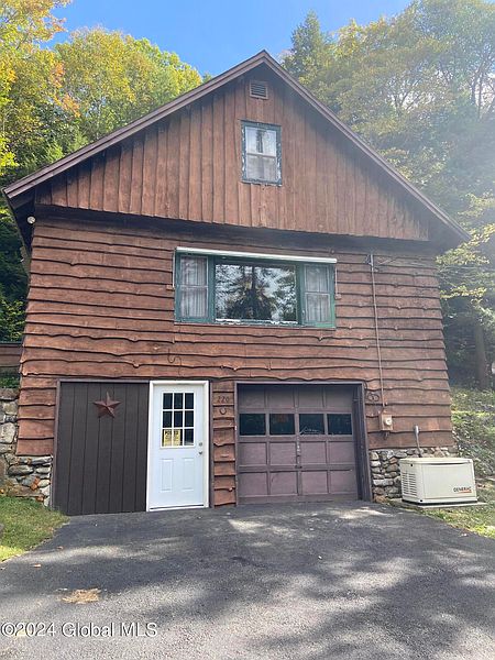 3rd image of 220 Fairy Lake Road