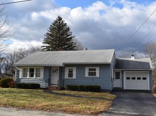 100 Hanson St, Winthrop, ME 04364