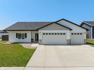 150 Mulberry Loop NE, Minot, ND 58703