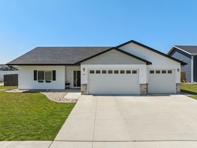 150 Mulberry Loop NE, Minot, ND, 58703