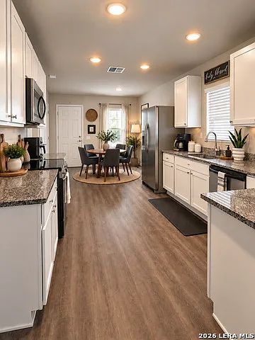 3 bed, 2.0 bath, 1012 sqft, $1,550 — Photo 3