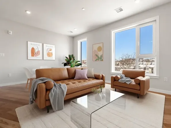 267 Old Colony Ave #406, Boston, MA 02127
