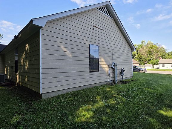 3rd image of 3834 Windermere Rd