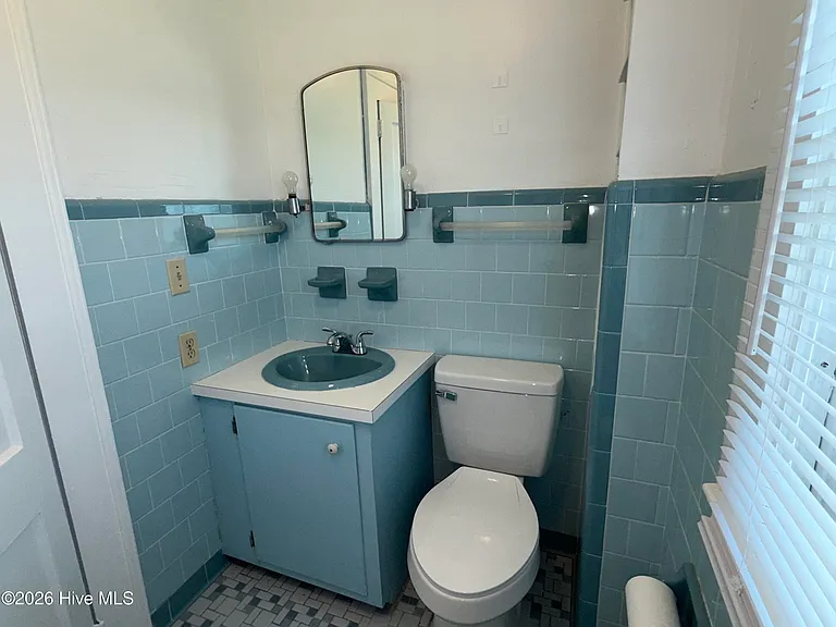 129 W 6th St — Photo 11