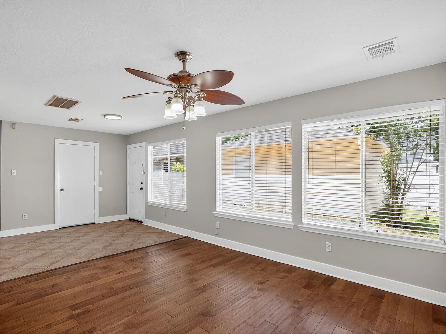 3 bed, 2.5 bath, 1716 sqft, $2,150 — Photo 3