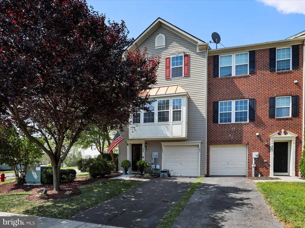 11 Tidewater Ter, Falling Waters, WV 25419