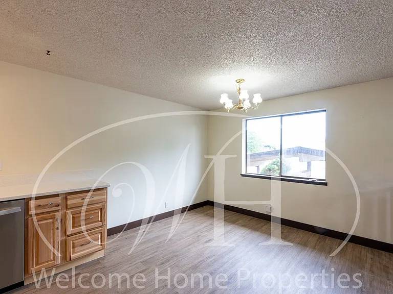 721 SE 4th St — Photo 9