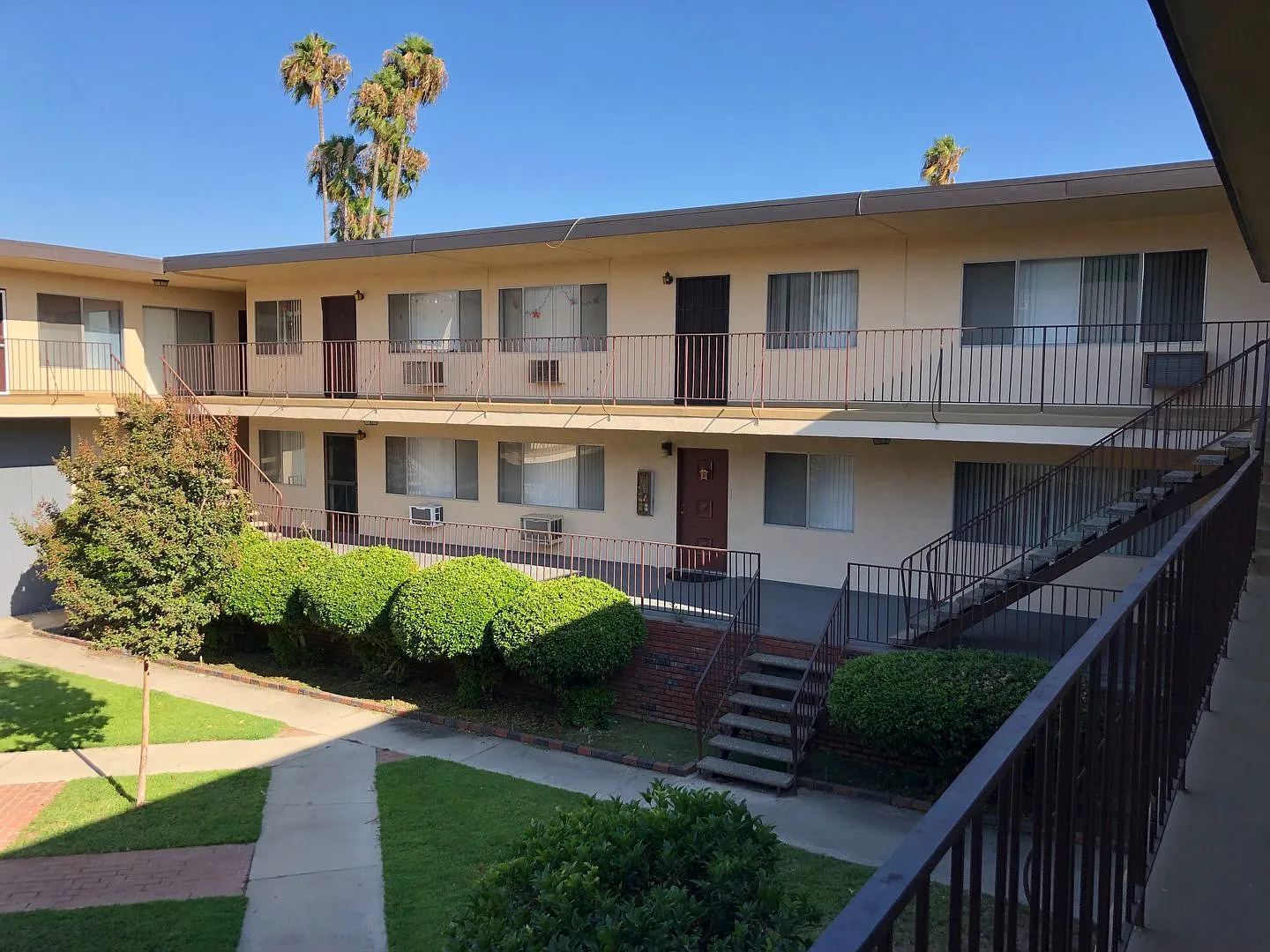 Stratford Apartments — Photo 4