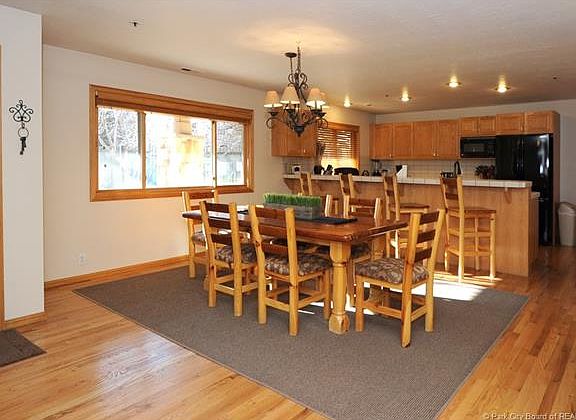 3rd image of 1585 Empire Ave #107