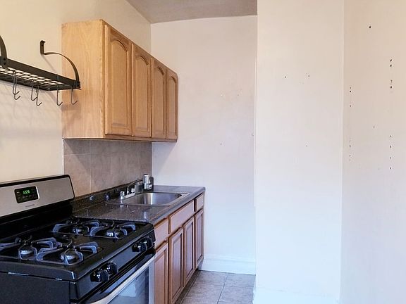 5th image of 2110 Westbury Ct #5N