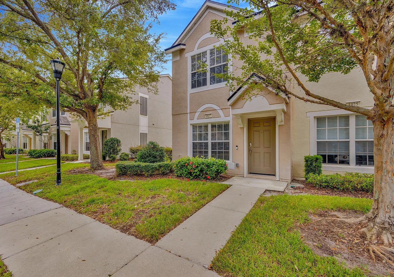 Charming Riverview Townhome with Screened Patio — Photo 1