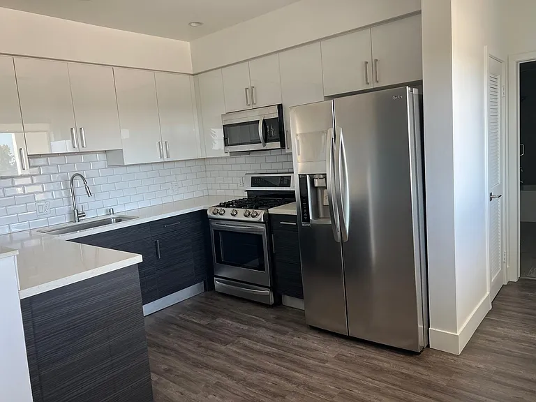 4231 McLaughlin Ave #302 — Photo 4