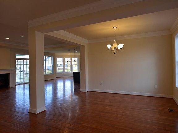 4th image of 21160 Laguna Dr