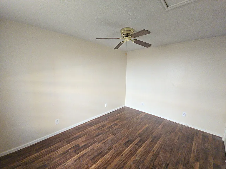 409 Commerce St — Photo 17