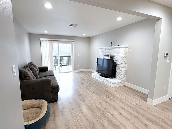 3rd image of 863 De Bernardi Ct #B