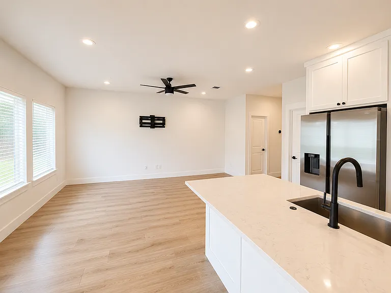 2218 Polk St — Photo 8