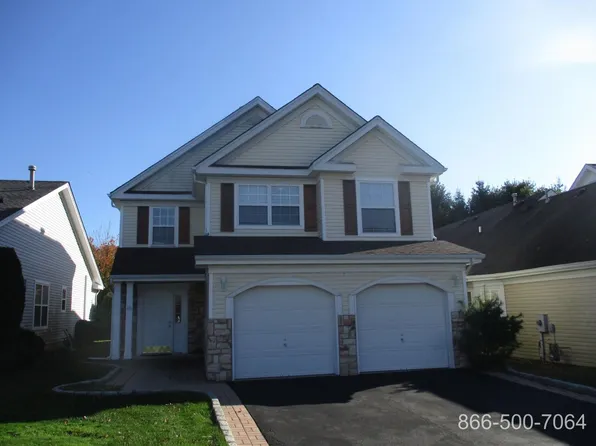 10 Ethan Cir, Middle Island, NY 11953
