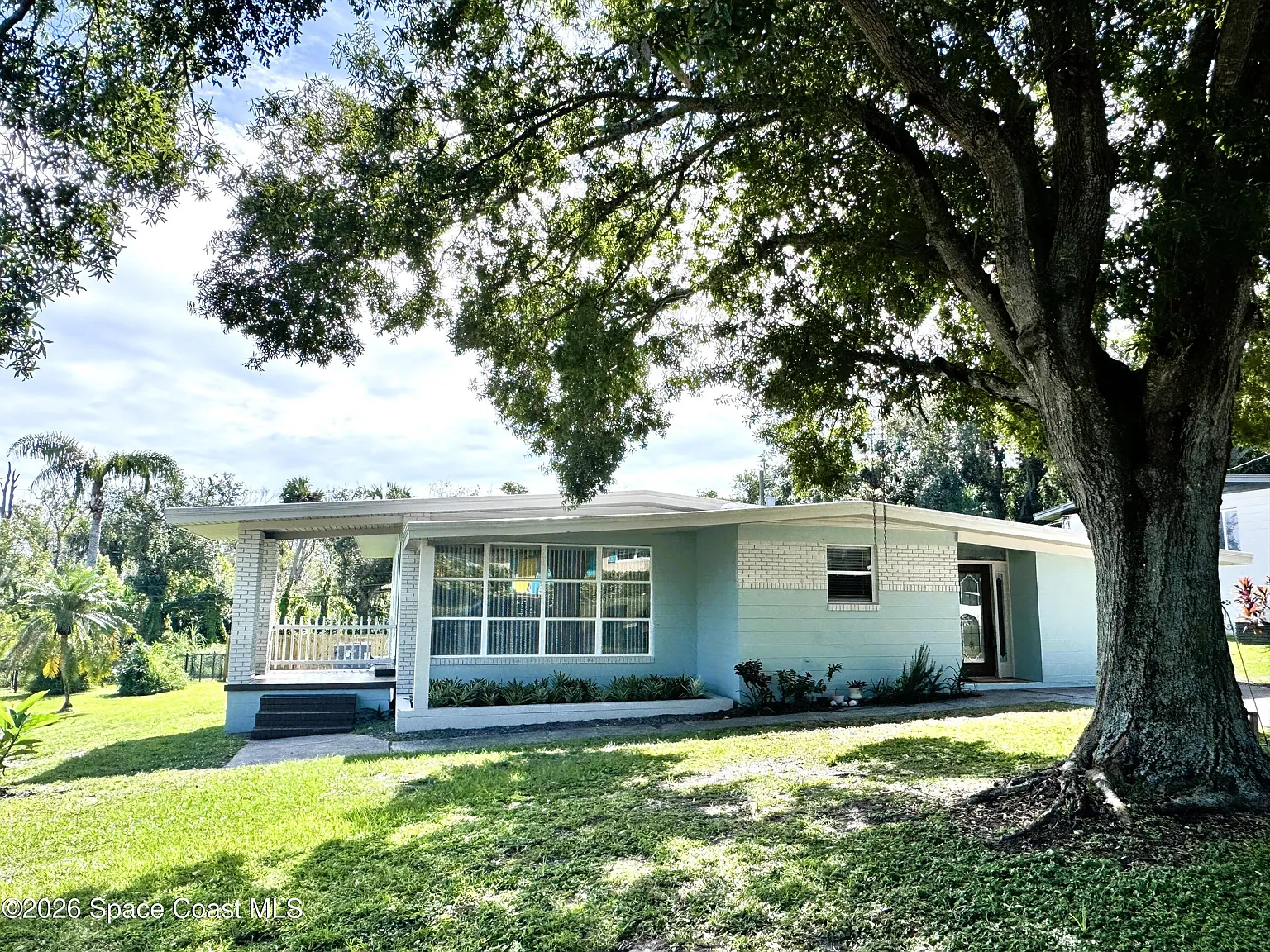 4 bed, 2.0 bath, 1860 sqft, $2,700 — Photo 1