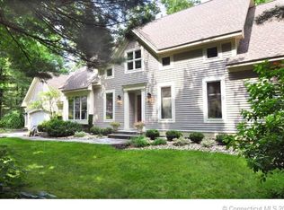 16 Chiltern St, Farmington, CT 06032