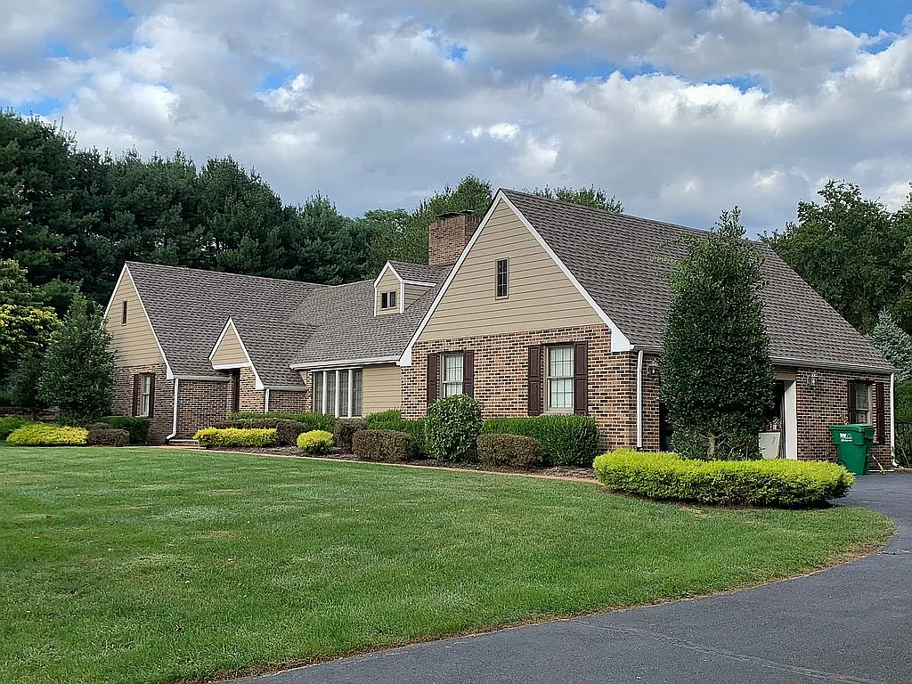 24 Longview Dr photo 1