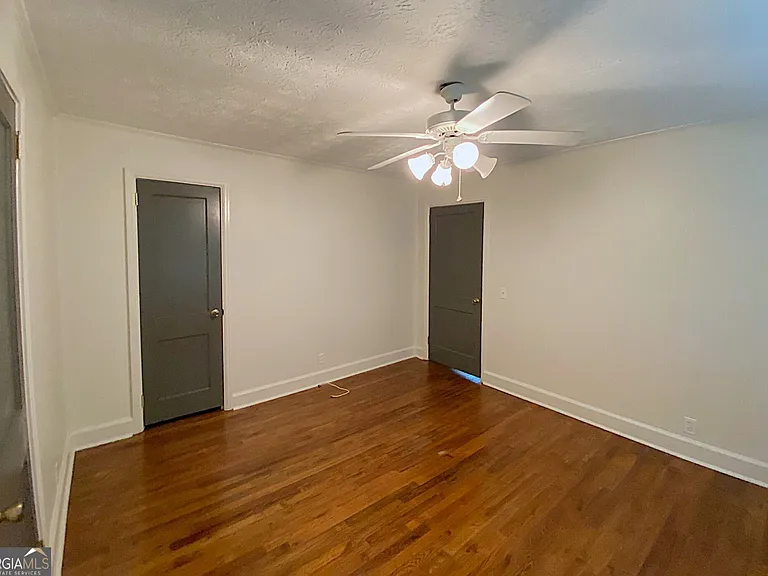 215 Pennsylvania Ave — Photo 13