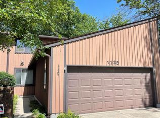 1128 Woodgate Dr, O'Fallon, IL 62269