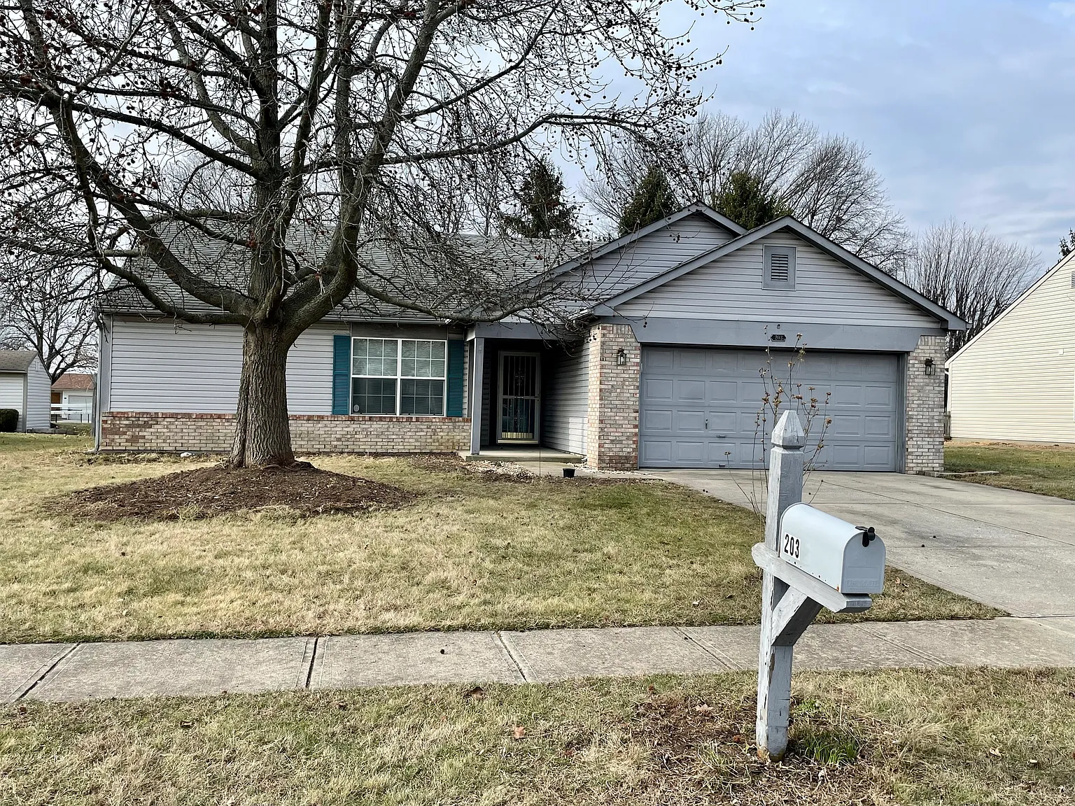 203 Pineview Dr photo 1